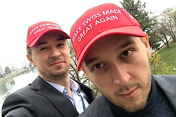 Tomasz Kiełtyka (po lewej) i Łukasz Doskocz nie noszą czapeczek MAGA