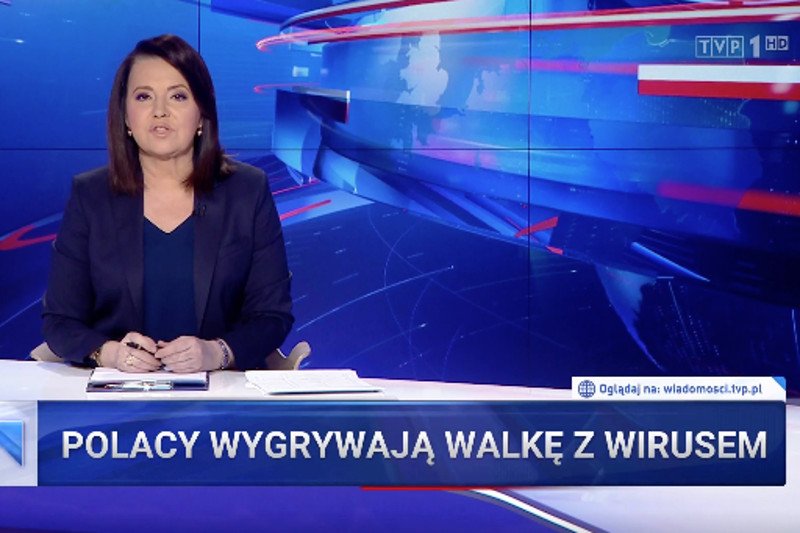 Polacy wygrywają walkę z koronawirusem – napisały na pasku Wiadomości TVP. W jaki sposób?