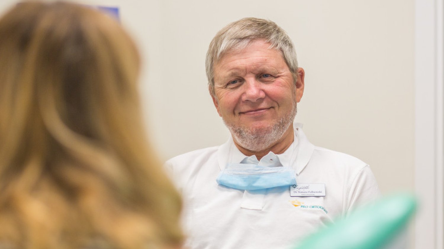Dr Tomasz Falkowski, dentysta, implantolog z Centrum Stomatologii i Ortodoncji Pro Ortodont tłumaczy, że każdy utracony ząb warto uzupełnić. Braki w uzębieniu nie służą naszemu zdrowiu.