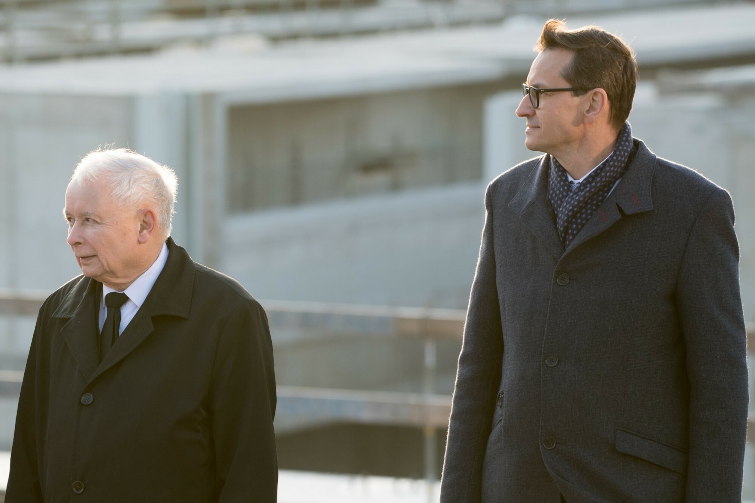 Według CNN kryzys migracyjny działa na korzyść PiS.