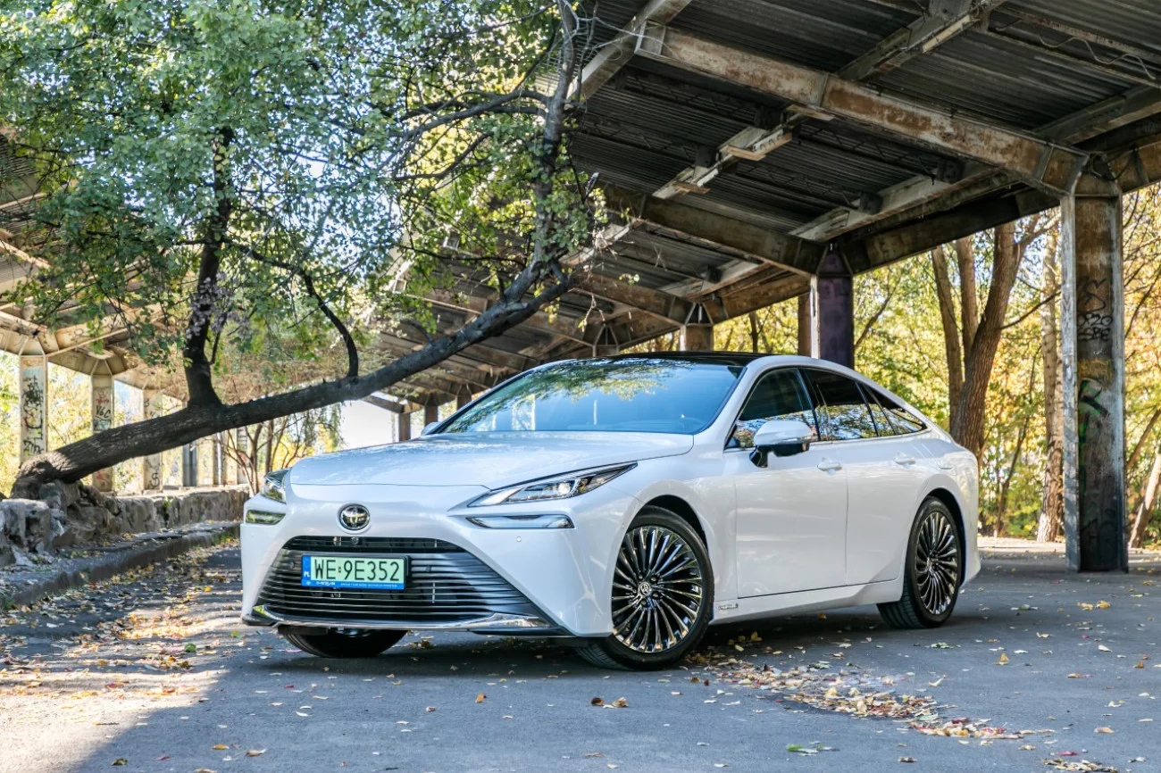 Przyszłość motoryzacji będzie jeździć na wodór? Oto Toyota Mirai