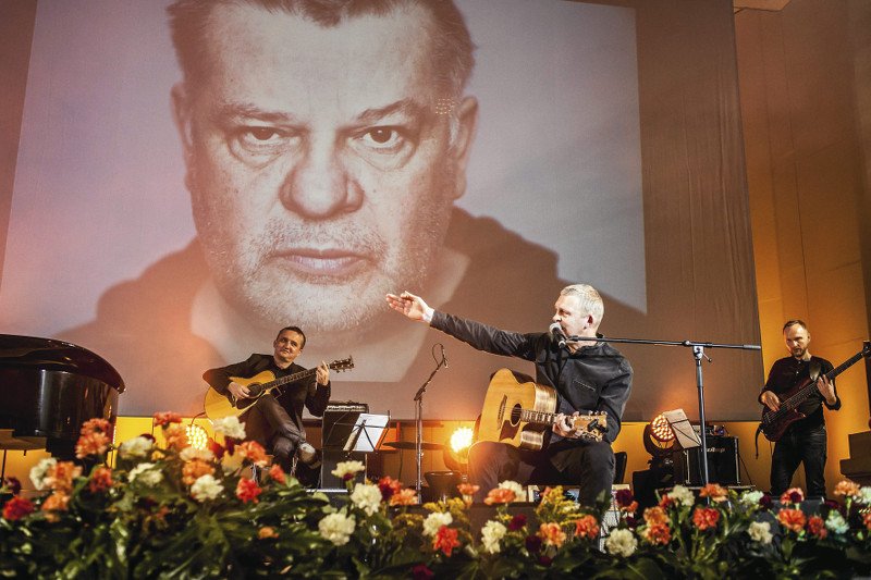 Koncert w Teatrze Ateneum będzie kolejnym, który ma wesprzeć Krzysztofa Globisza w walce o zdrowie.