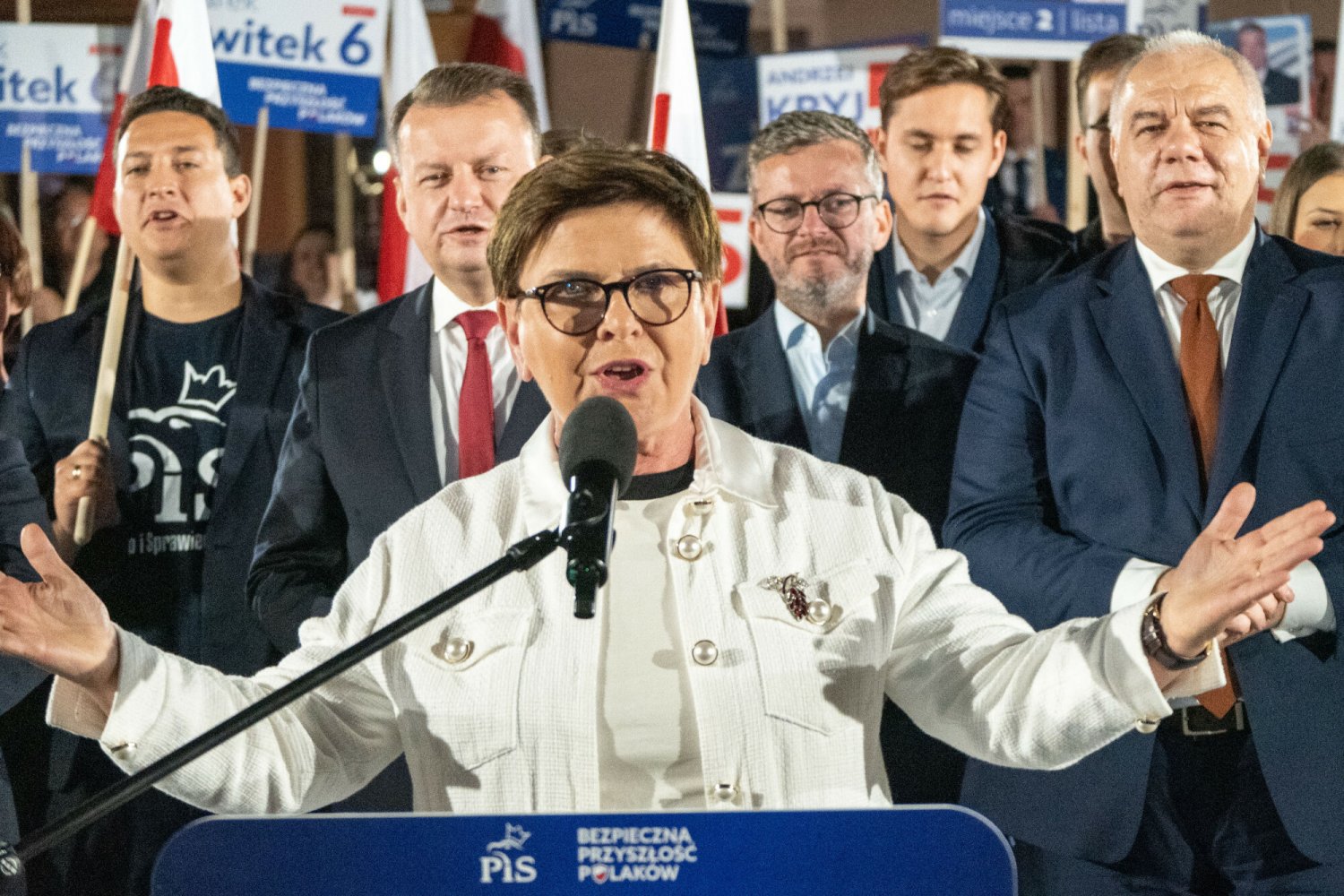 Szarża Szydło i Morawieckiego na UE. Straszą "brukselskimi urzędnikami".