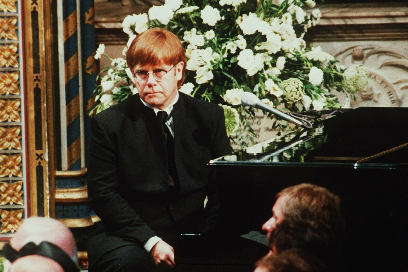 Dlaczego Pałac Buckingham nie chciał, aby Elton John zaśpiewał na pogrzebie księżnej Diany?
