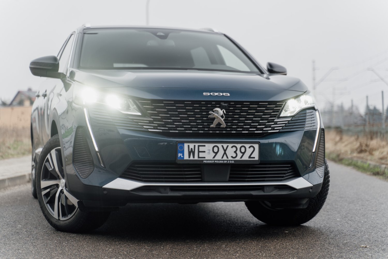 Peugeot 5008 ma nową hybrydę.