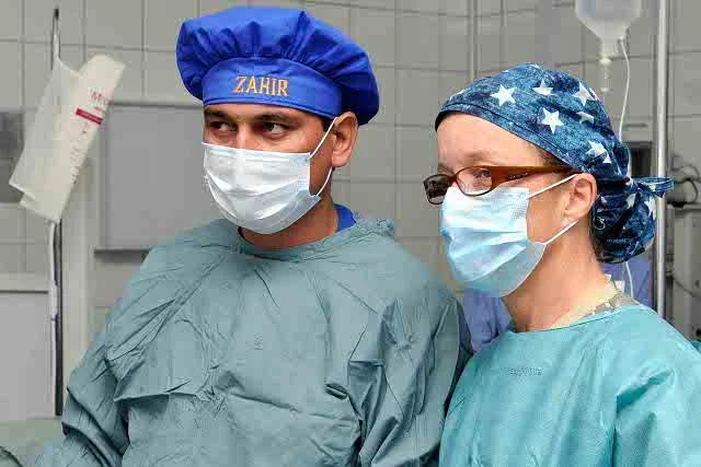 Stresującą pracę mają m.in. chirurdzy oraz pielęgniarki