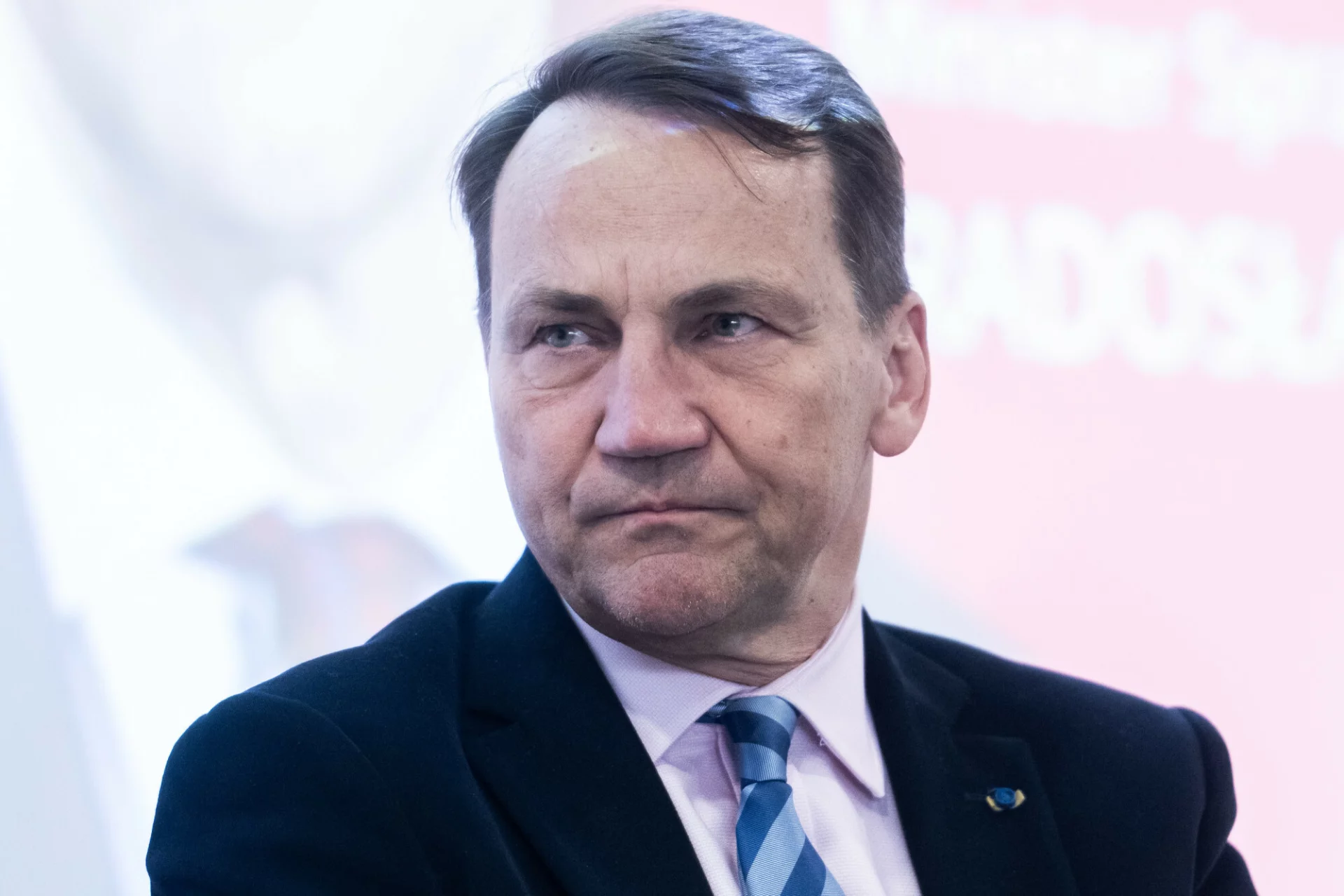 Mocna reakcja Sikorskiego. Tak odpowiedział na słowa o polskich żołnierzach w Ukrainie Sikorski reaguje na słowa gen. Kellogga. Chodzi o polskich żołnierzy