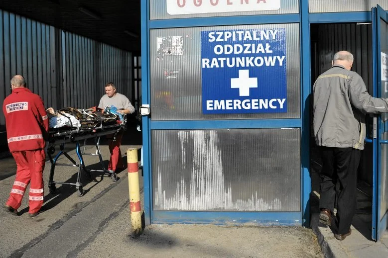 Na SOR ludzie zgłaszają się czasem z absurdalnych powodów. Niepotrzebnie zabierają czas lekarzom, którzy powinni skupić się na ratowaniu naprawdę ciężko chorych ludzi, których życie jest zagrożone.