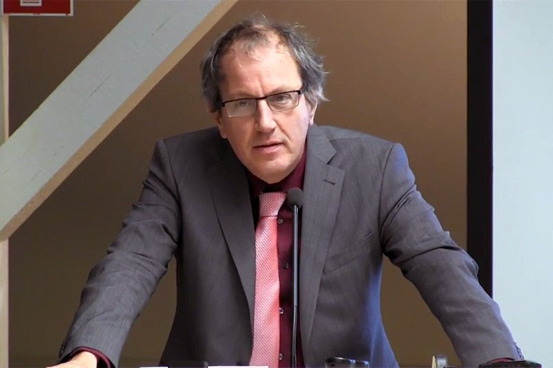 Sędzia niemieckiego Federalnego Trybunału Konstytucyjnego Johannes Masing bez owijania w bawełnę tłumaczy za Odrą, co dzieje się w Polsce. A wie o tym, bo świetnie Polskę zna.