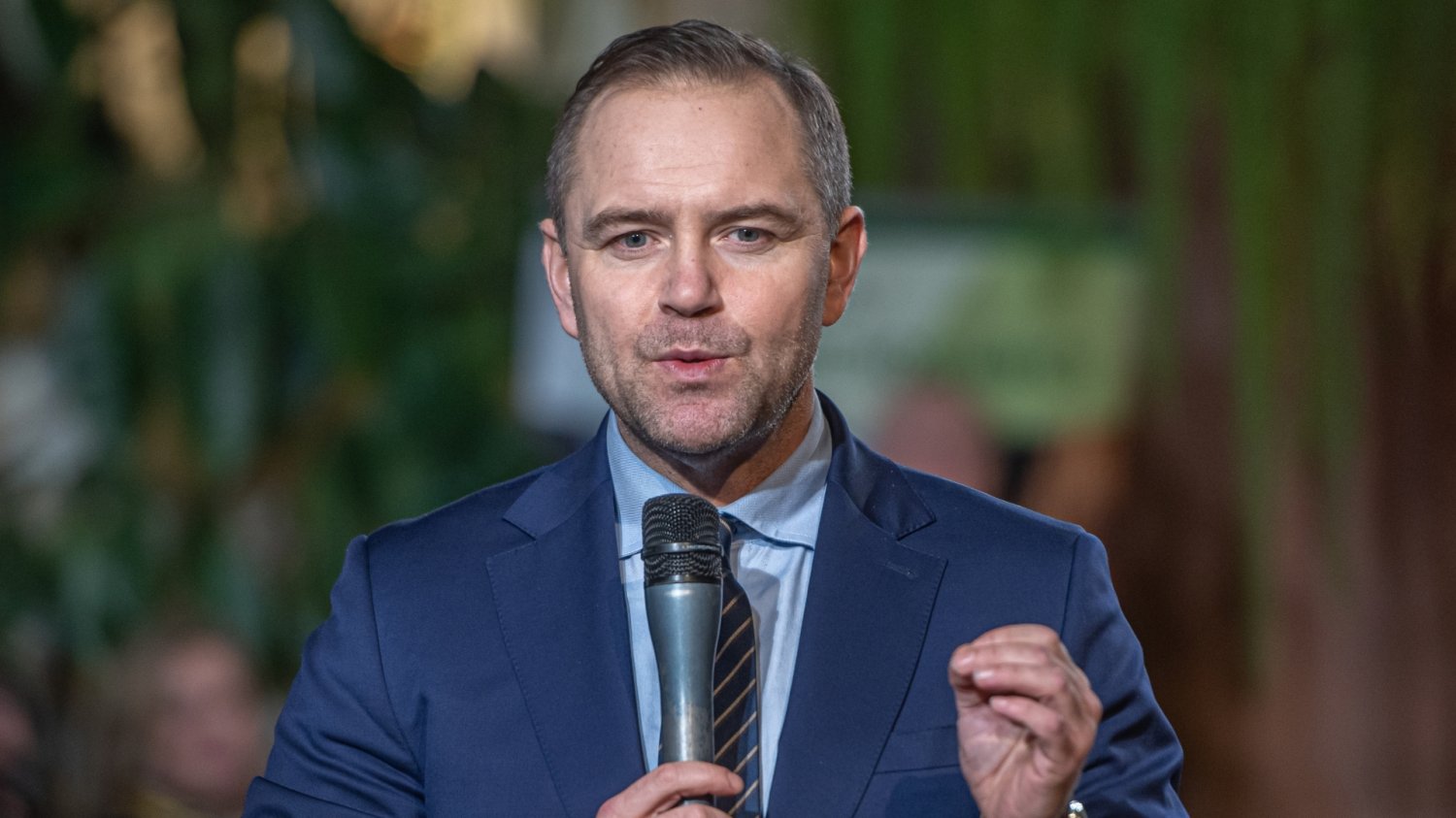Karol Nawrocki został "tatą" niedźwiedzia. Imię mógł wybrać tylko jedno Karol Nawrocki