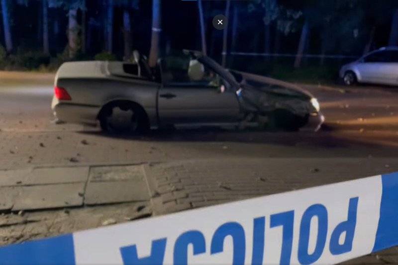 Policjant uciekł z miejsca wypadku pod Warszawą. "Zostanie niezwłocznie wydalony ze służby"