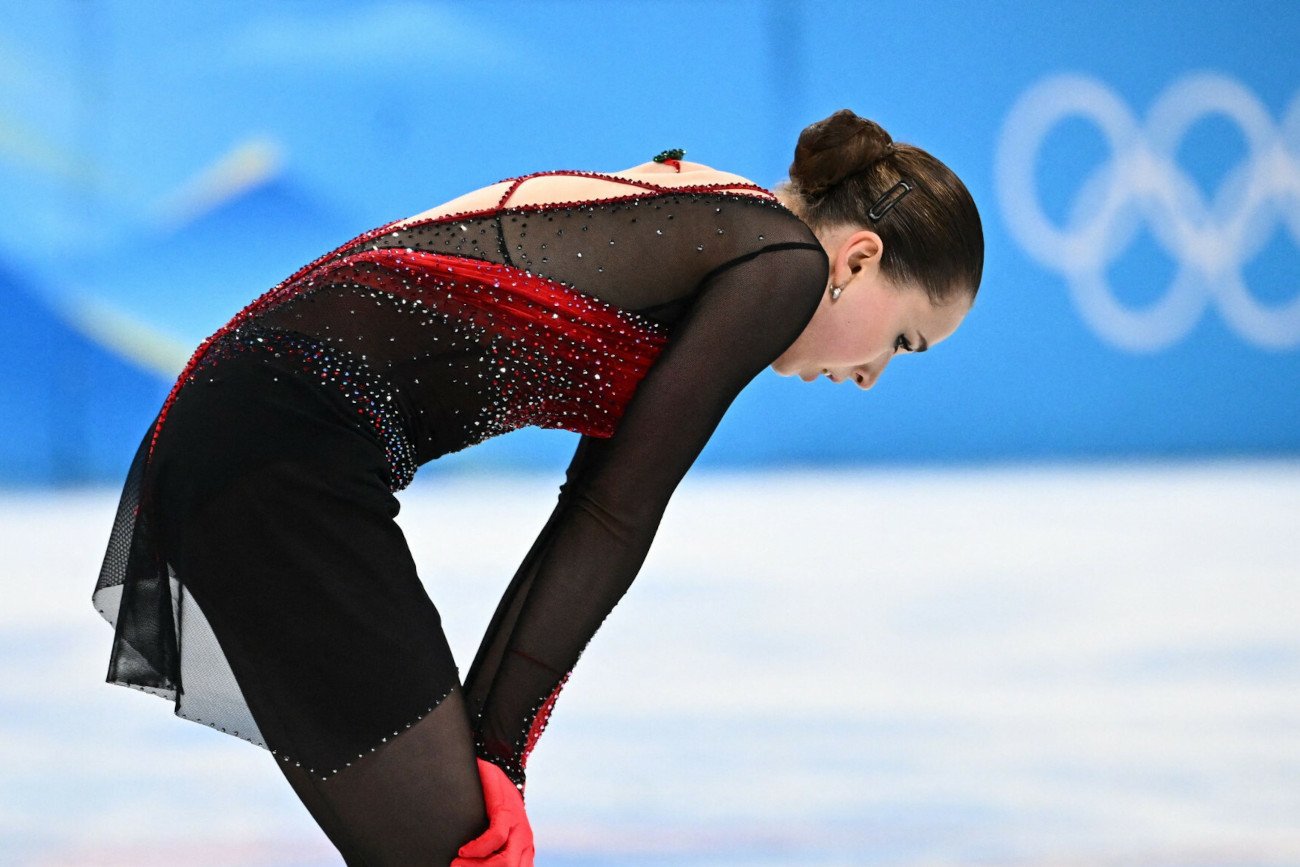 Rosjanka Kamila Walijewa przegrała medal olimpijski kompletnie nieudanym programem dowolnym.