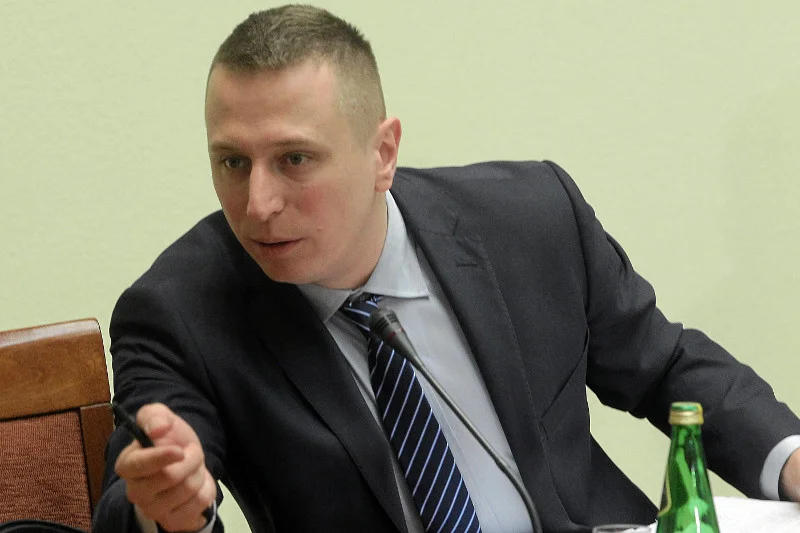 Poseł PO Krzysztof Brejza przekonuje, że politycy PiS powinni zwrócić sowite nagrody pieniążne, które sobie przyznali