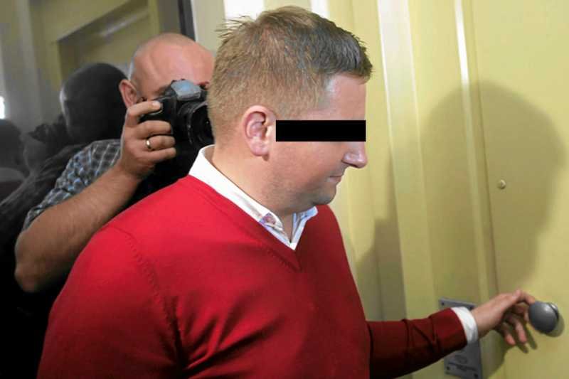Marcin P. po przesłuchaniu przez prokuraturę. Teraz przez to samo przechodzi jego żona