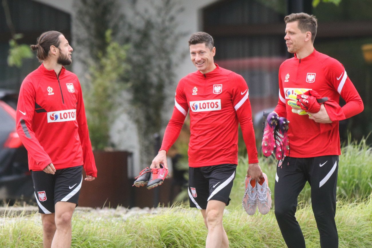 Grzegorz Krychowiak, Robert Lewandowski i Wojciech Szczęsny - trzymają się razem podczas zgrupowań kadry.