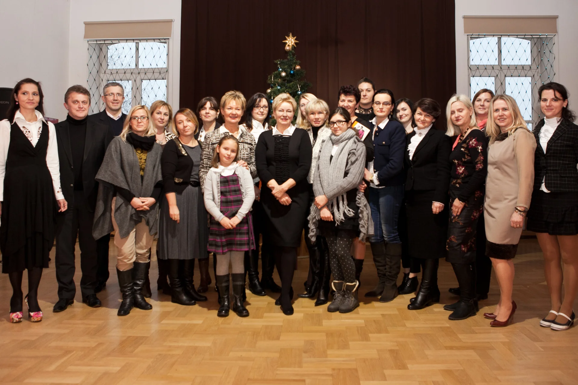 Fotografia z urodzin, na zdjęciu głównie Ślązaczki, pierwsza z lewej Anika, organizatorka spotkania urodzinowego.