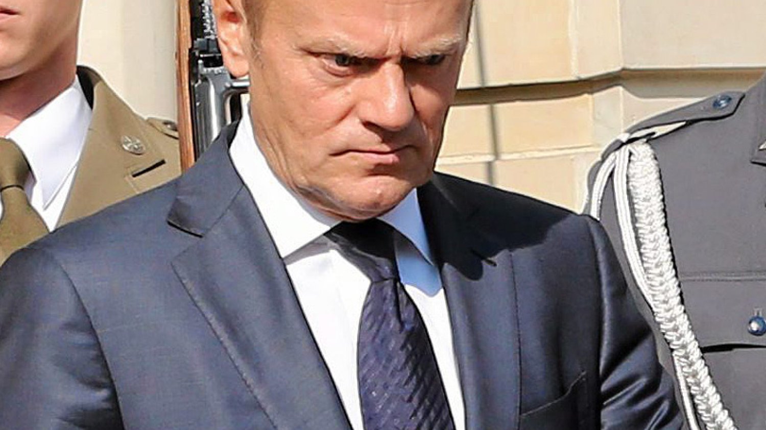 Przewodniczący Rady Europejskiej Donald Tusk interweniuje w sprawie kryzysu w Polsce. Chciał spotkania z prezydentem Andrzejem Dudą, ale głowa państwa odmówiła.