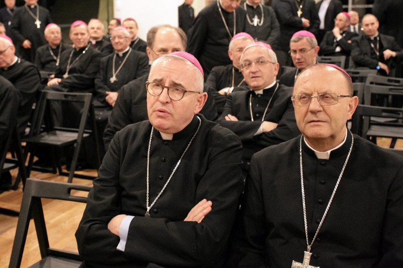 Członkowie episkopatu w Muzeum Historii Żydów Polskich. Na pierwszym planie bp Jarecki