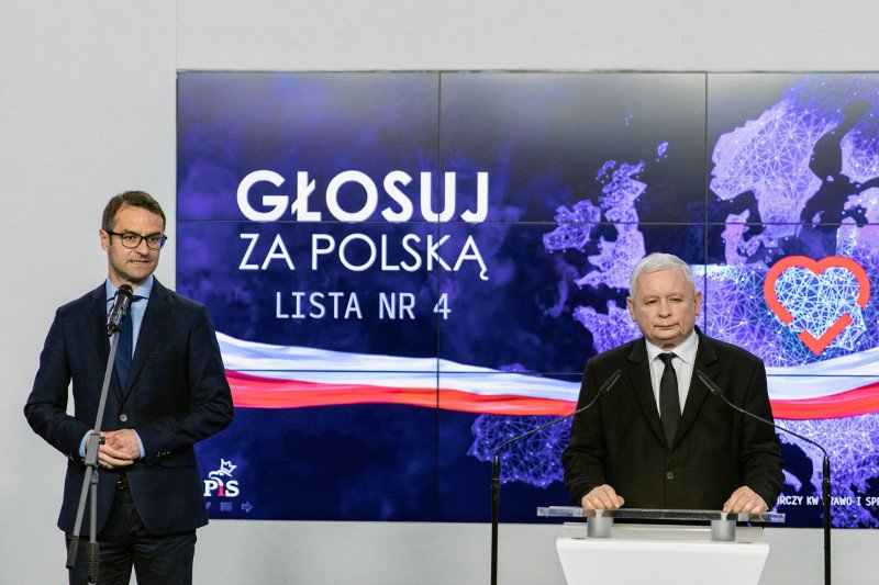 "Walka do końca o każdy głos" – tak o ostatnich chwilach kampanii mówi szef sztabu PiS Tomasz Poręba.