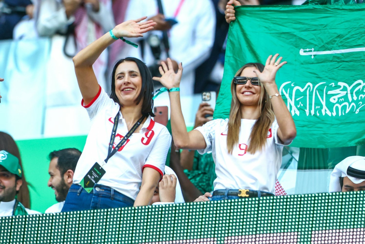 Milena Lewandowska i Anna Lewandowska na stadionie w Katarze