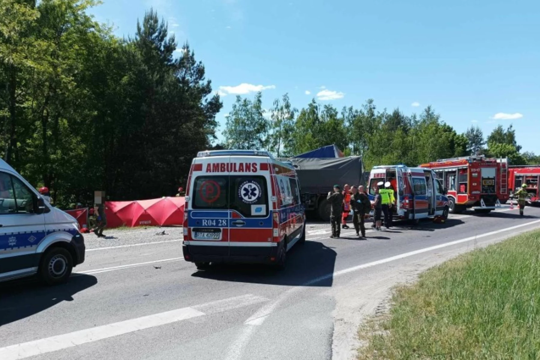 Kolejny wypadek w Wojsku Polskim. Ranni żołnierze, dwóch cywili nie żyje.
