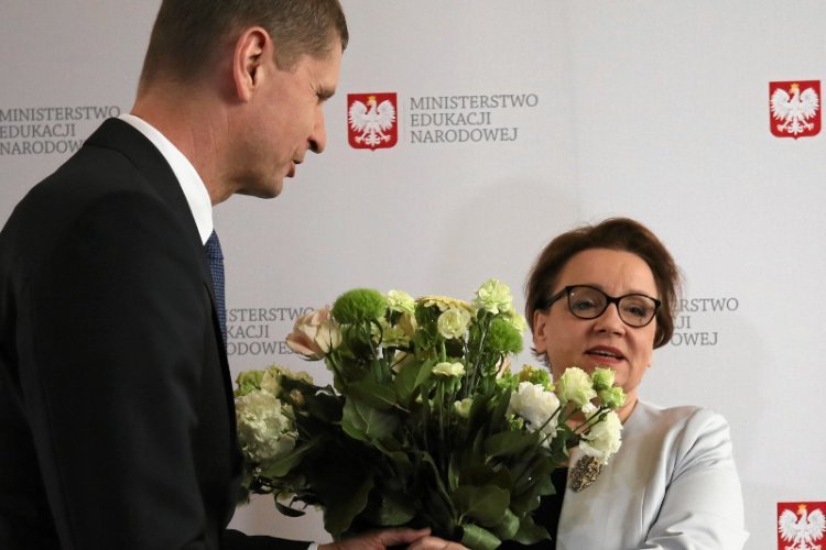 Anna Zalewska nie kryje oburzenia z powodu ostatniego postu Roberta Biedronia na Twitterze.