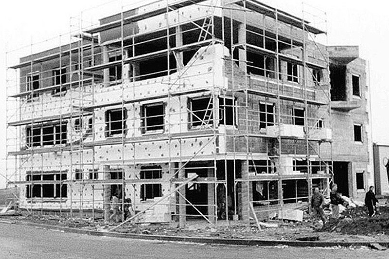 Oknoplast świętuje 25-lecie swojej działalności. Firma powstała w 1994 roku w dawnym budynku Polmozbytu w Krakowie. Dziś obecna jest na 13 rynkach, zatrudnia ponad 1850 pracowników i należy do ścisłej czołówki producentów okien i drzwi z PVC w Europie