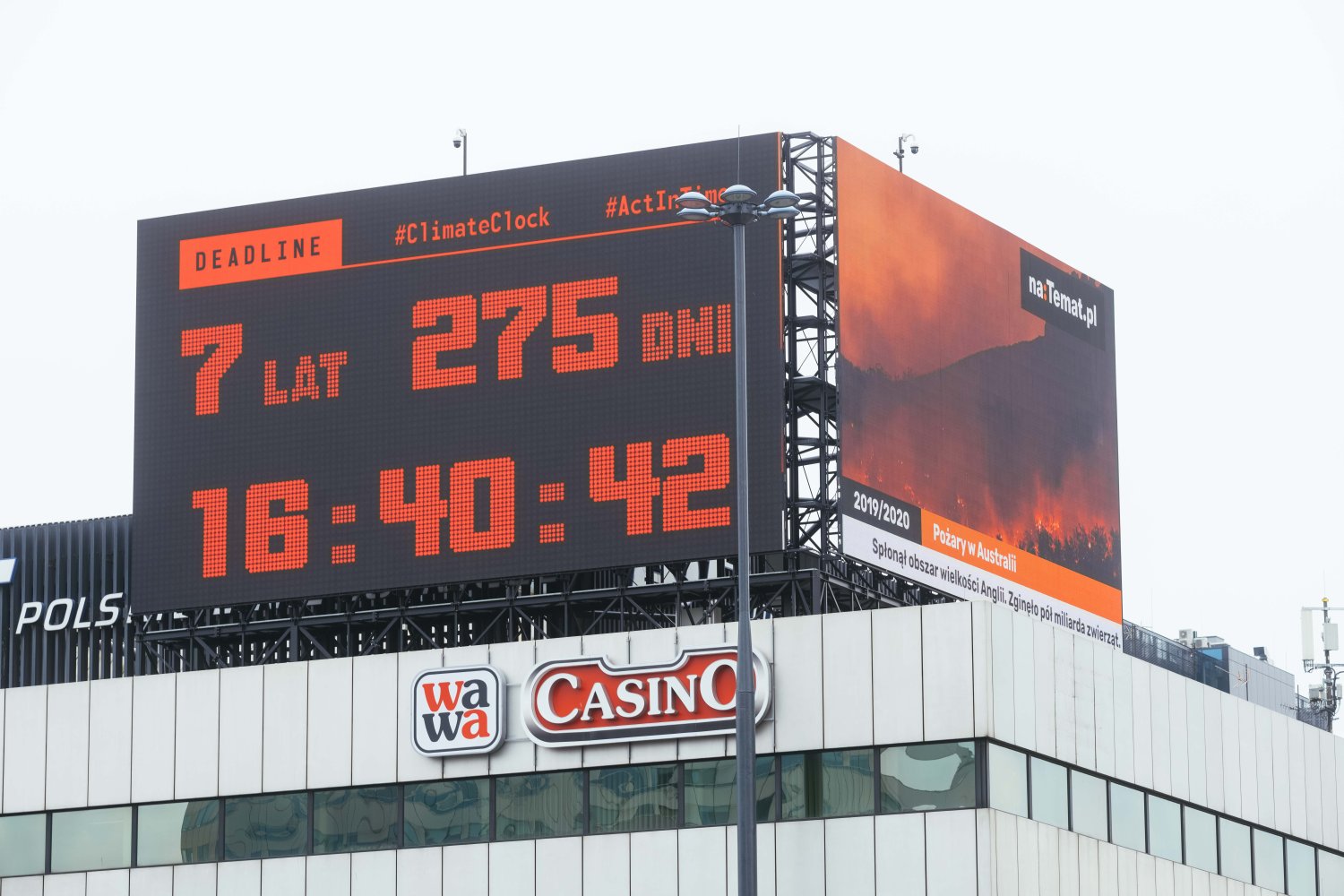 Zegar klimatyczny w centrum Warszawy. Pierwszy taki zainstalowano rok temu w Nowym Jorku