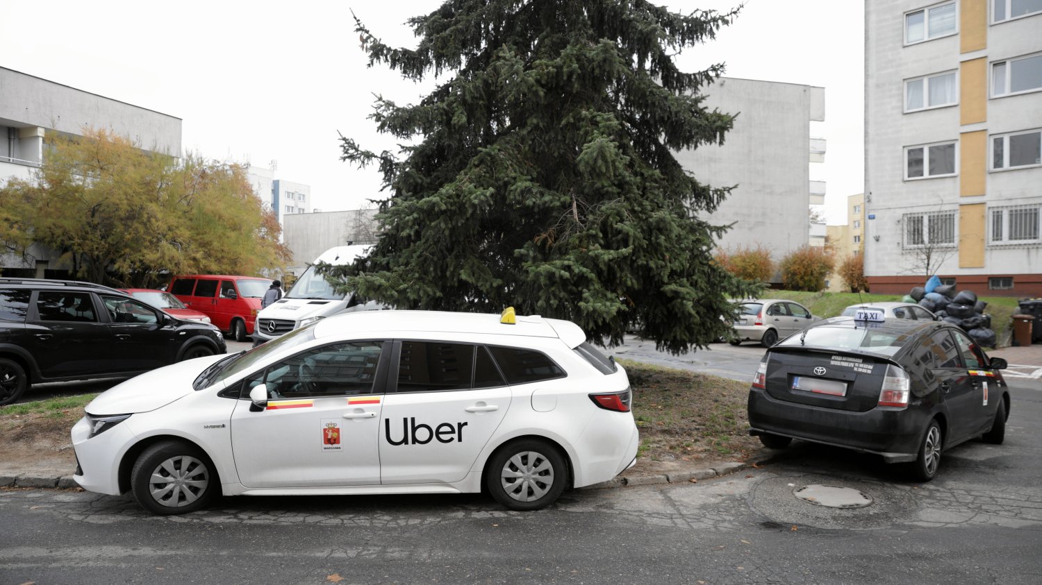 Uber w Jakdoajde. Aplikacja pokaże alternatywę do komunikacji miejskiej