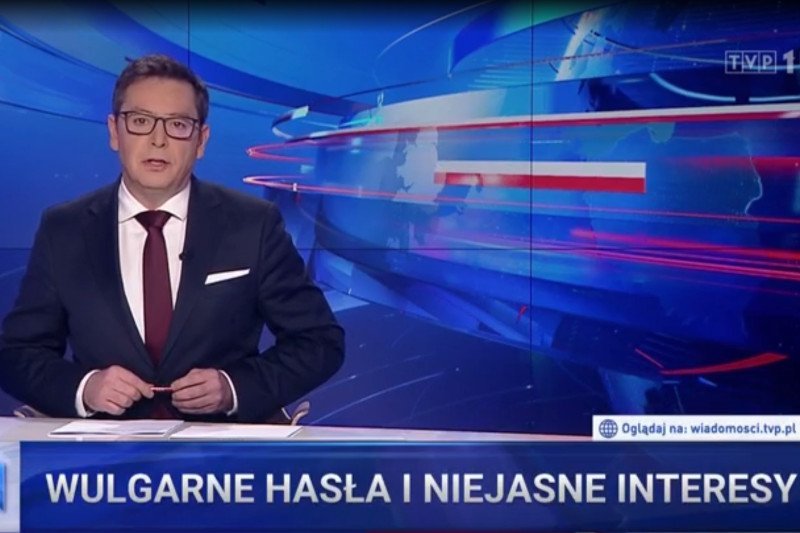 Satyryczny fanpage na Facebooku zrobił plebiscyt na najlepszy pasek "Wiadomości" TVP.