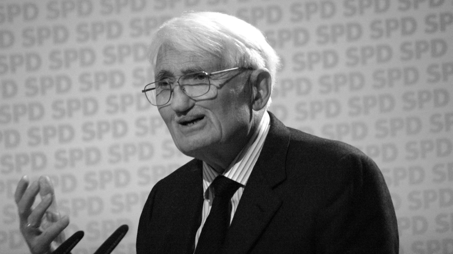 Jürgen Habermas nie żyje.