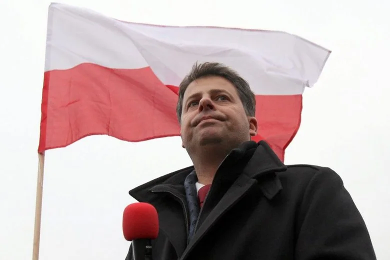Ugrupowanie tworzone pod skrzydłami ojca dyrektora chce startować do Parlamentu Europejskiego ze wspólnej listy z narodowcami.