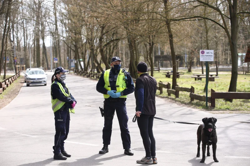 Sanepid jest naciskany, aby nakładać kary na Polaków.