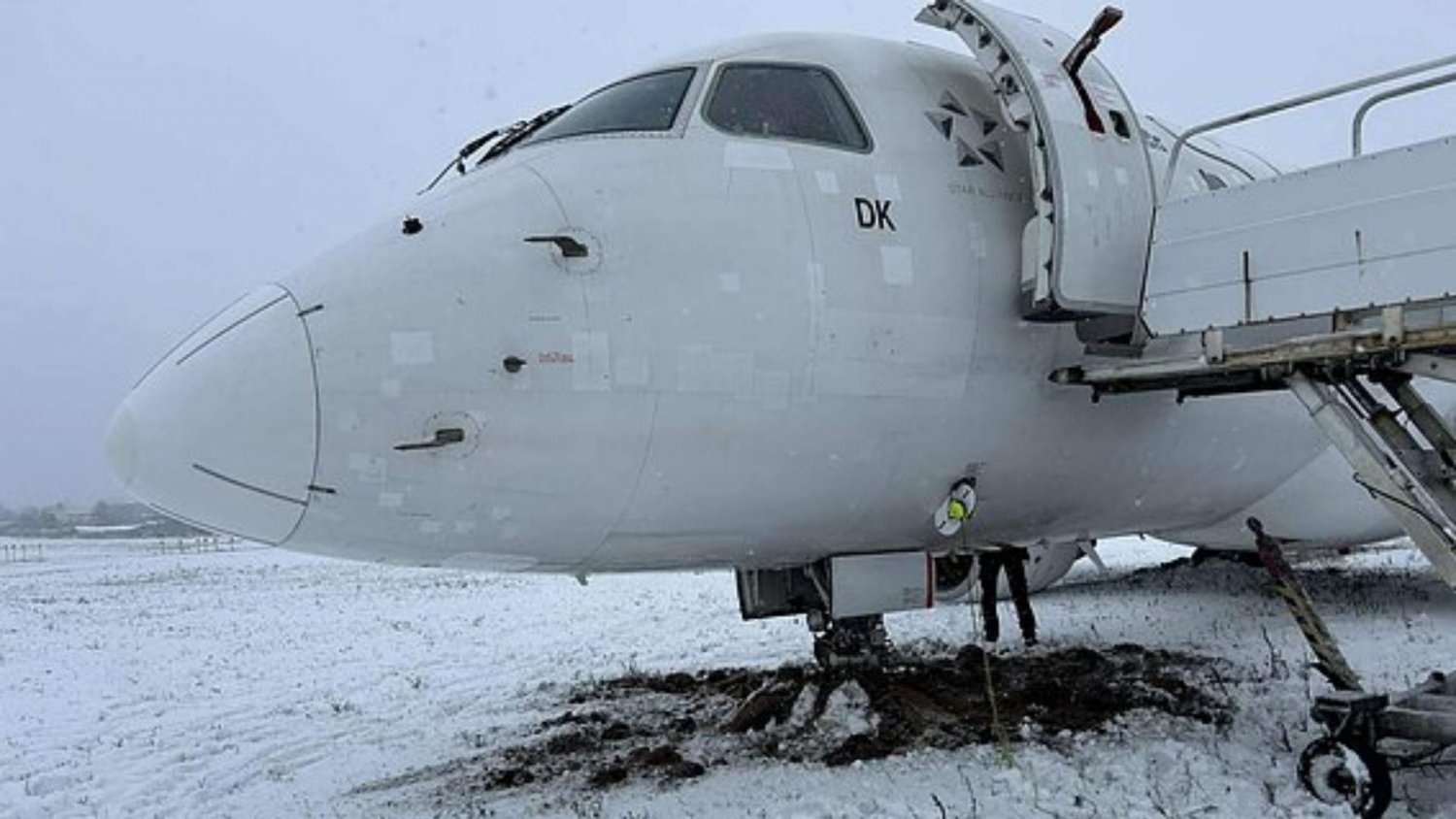 Samolot LOT-u wypadł z pasa w Wilnie. Pilot: Musiała być zgoda na lądowanie