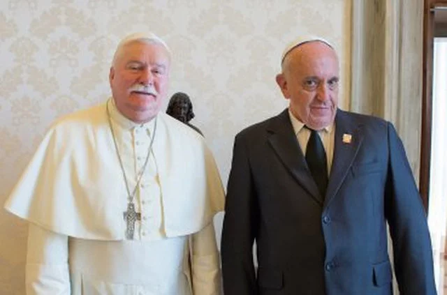 Lech Wałęsa jako papież Franciszek. I odwrotnie