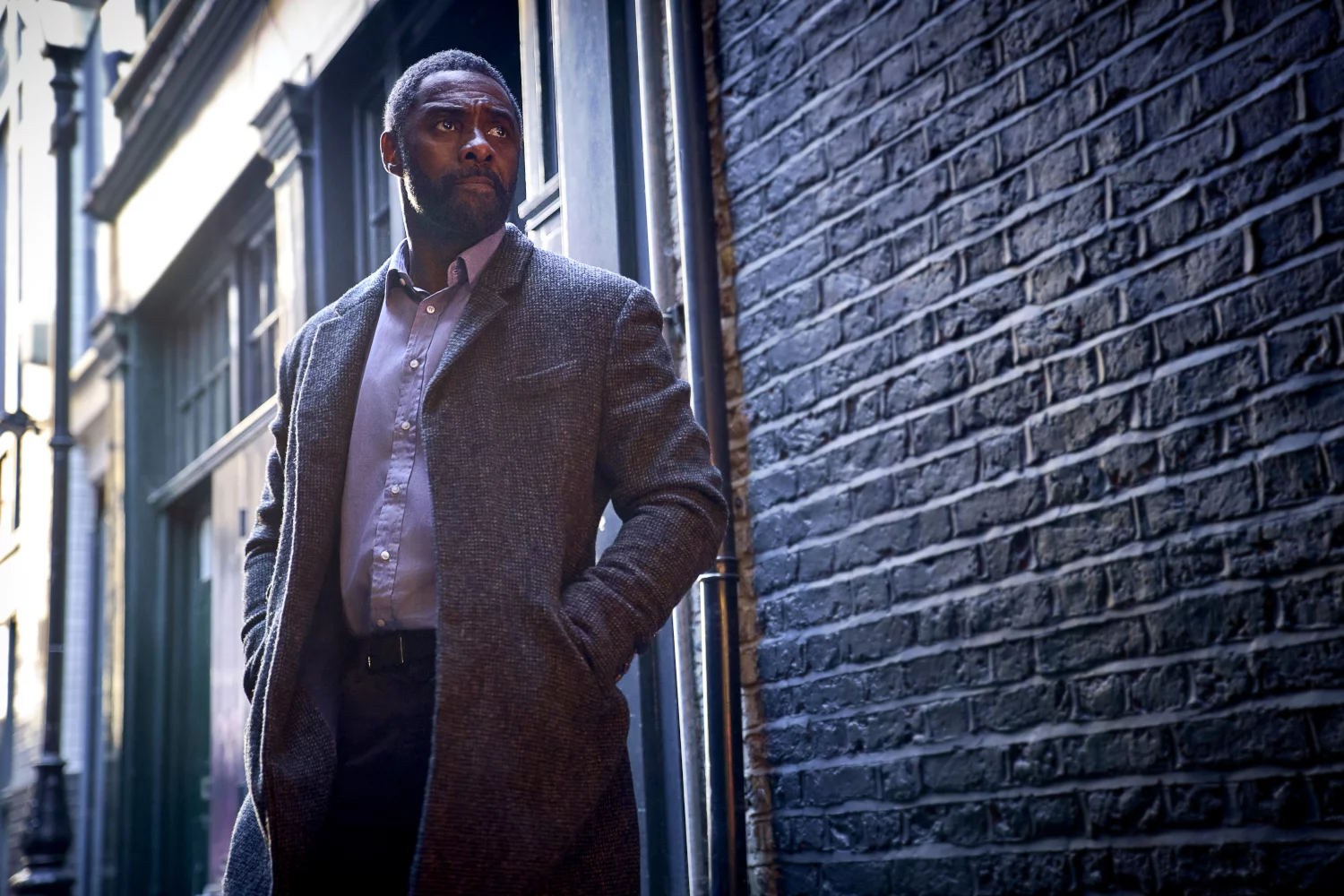 Idris Elba jako John Luther w filmie "Luther: Zmrok"