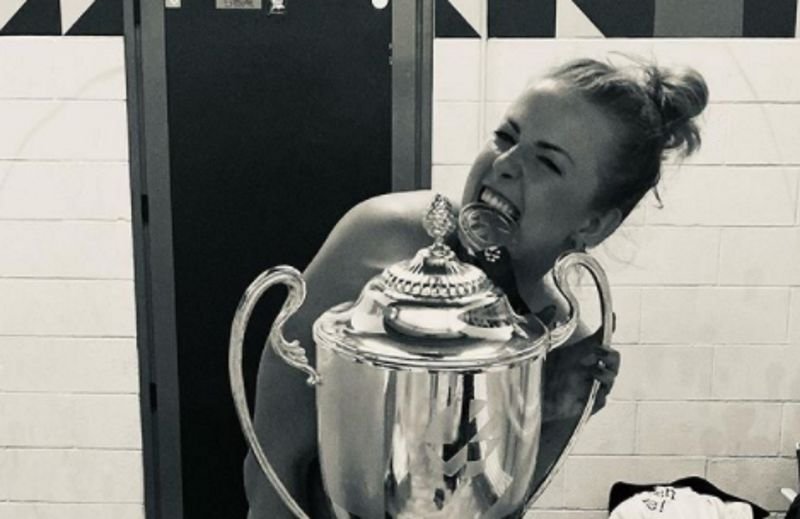 Joanna Wołosz tradycyjnie zrobiła sobie nagie zdjęcie z wygranym pucharem