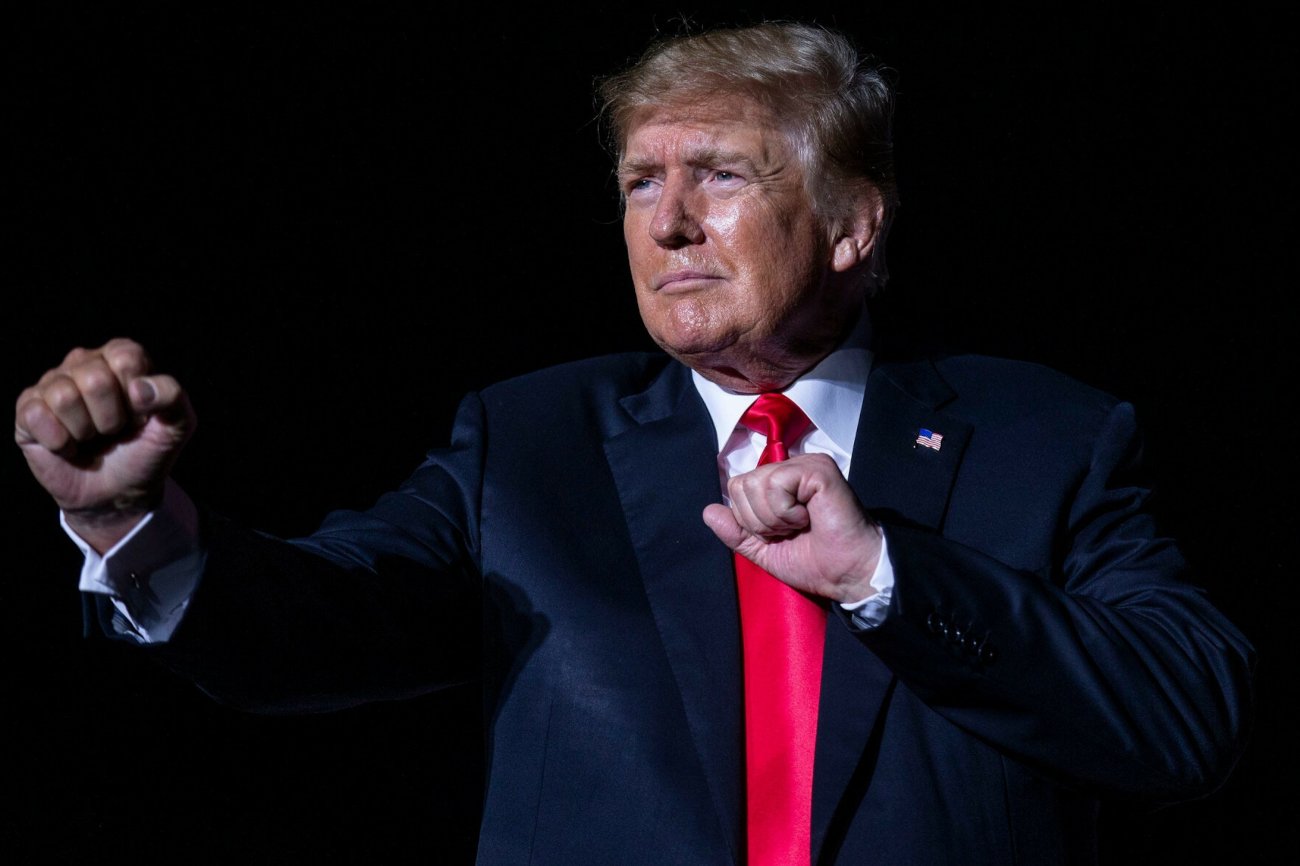 Donald Trump zachęca do szczepień przeciw COVID-19.