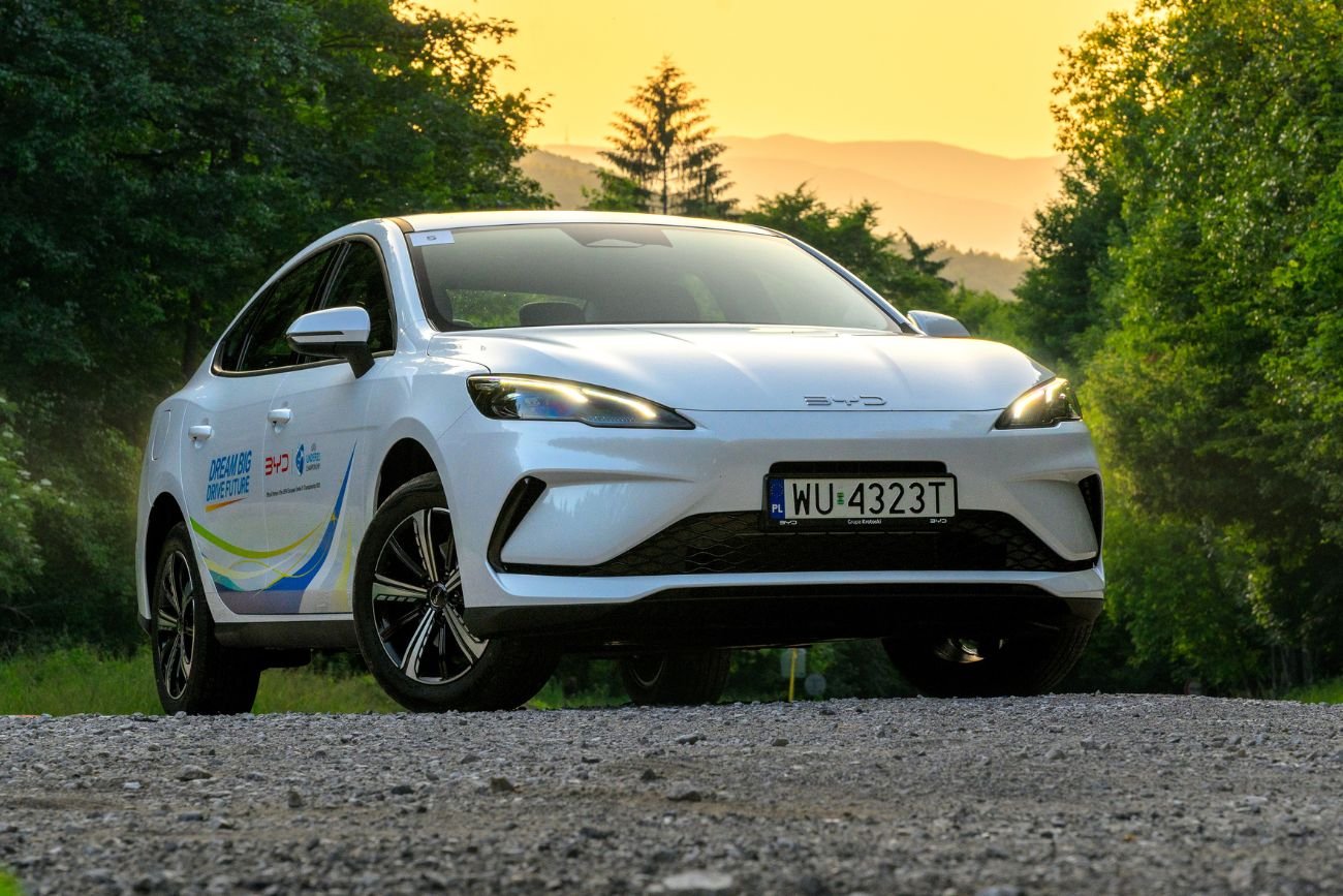 Chcesz przejechać 1200 kilometrów na jednym baku paliwa? To kup sobie tego sedana