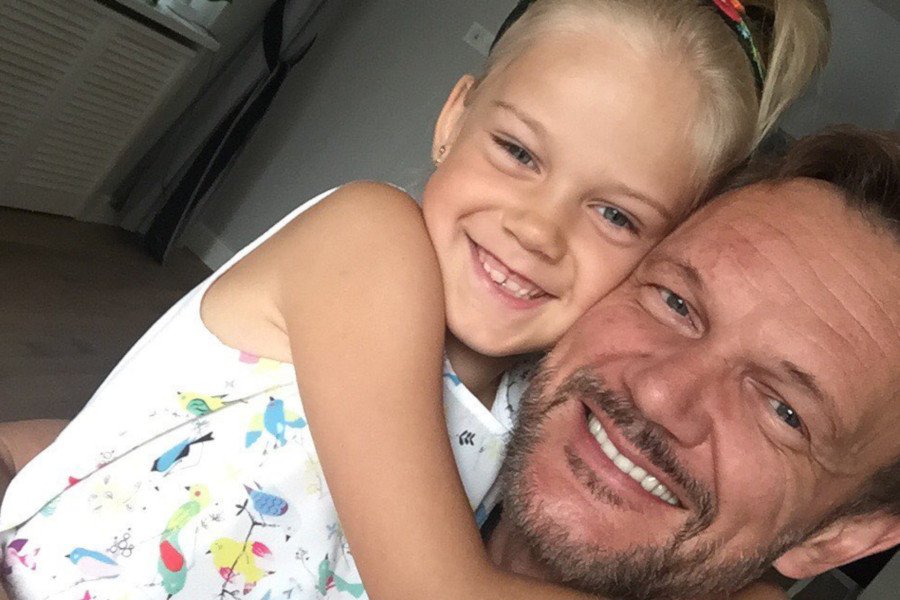 Córka Cezarego Pazury skończyła właśnie 10 lat.