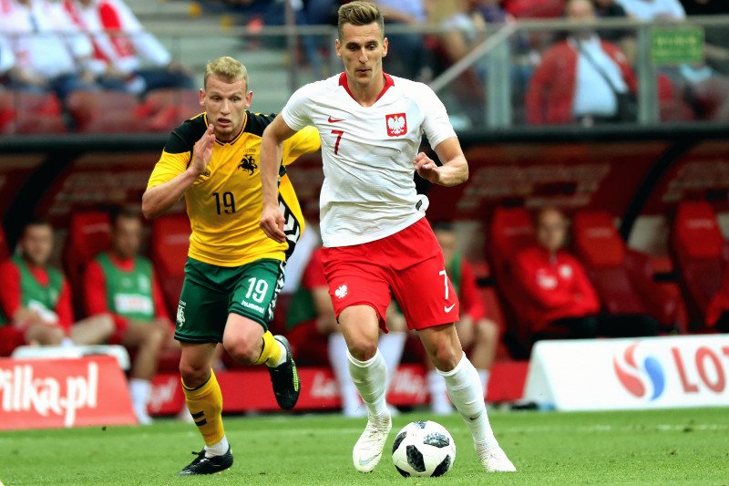 Arkadiusz Milik poślizgnął się i upadł na wycieczce do delfinarium. Na szczęście nic mu się nie stało.