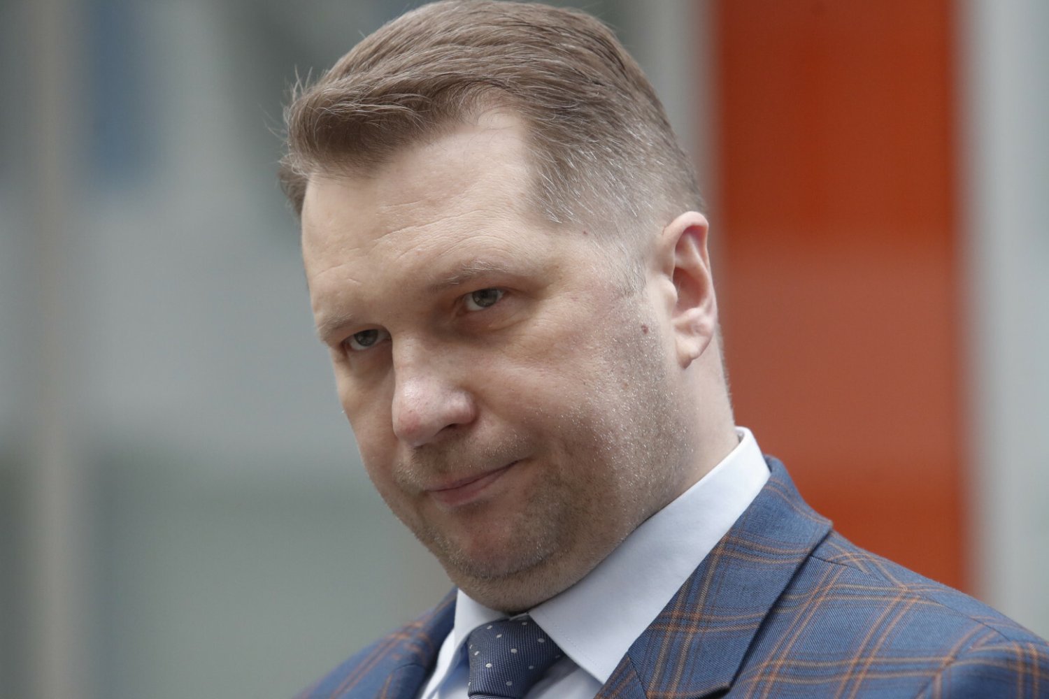 Przemysław Czarnek broni reformy oświaty i atakuje opozycję.