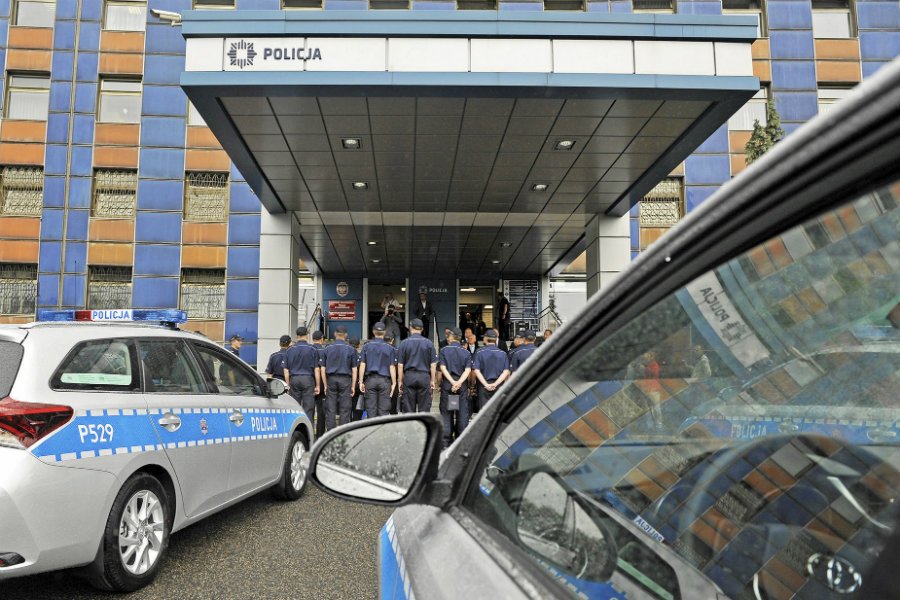 Policjant z Katowic miał uderzyć zatrzymanego mężczyznę.