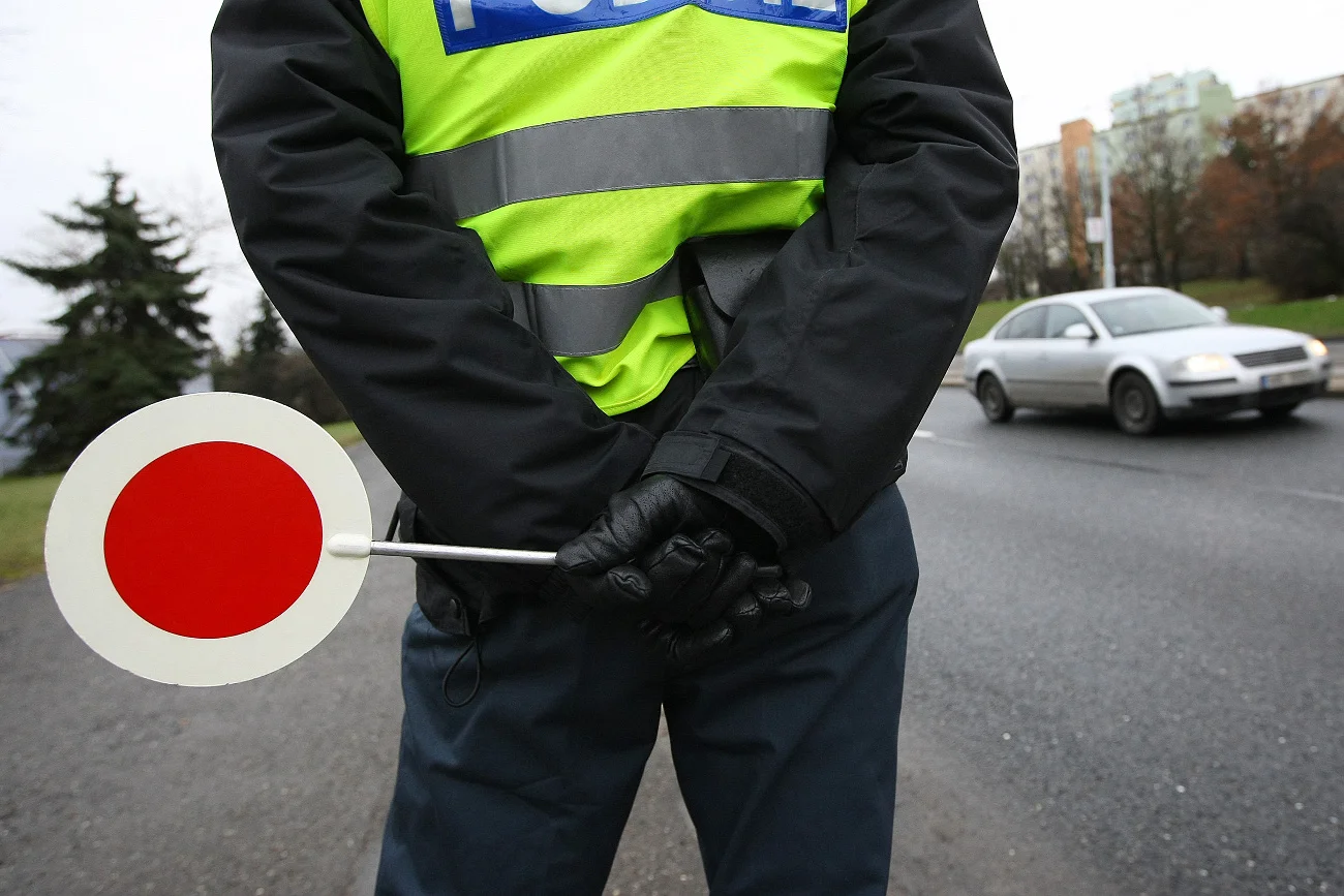 W Polsce za brak ważnego ubezpieczenia OC właściciele pojazdów płacą kary finansowe. W innych krajach w Europie nieubezpieczonym kierowcom grożą surowsze sankcje, bo również utrata prawa jazdy, konfiskata pojazdu, a nawet pozbawienie wolności