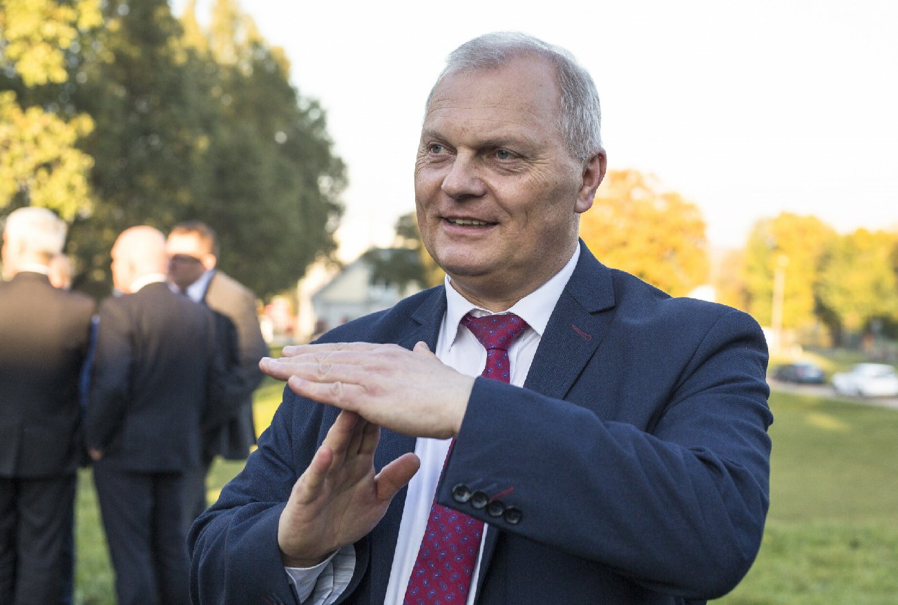 Poseł Prawa i Sprawiedliwości Lech Kołakowski w delegacji do Wietnamu. Kosztowny wyjazd polityka