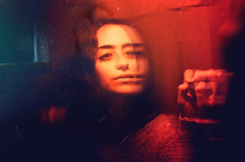 Osoby wysoko wrażliwe mocno przeżywają stres i "wchłaniają" emocje innych ludzi.