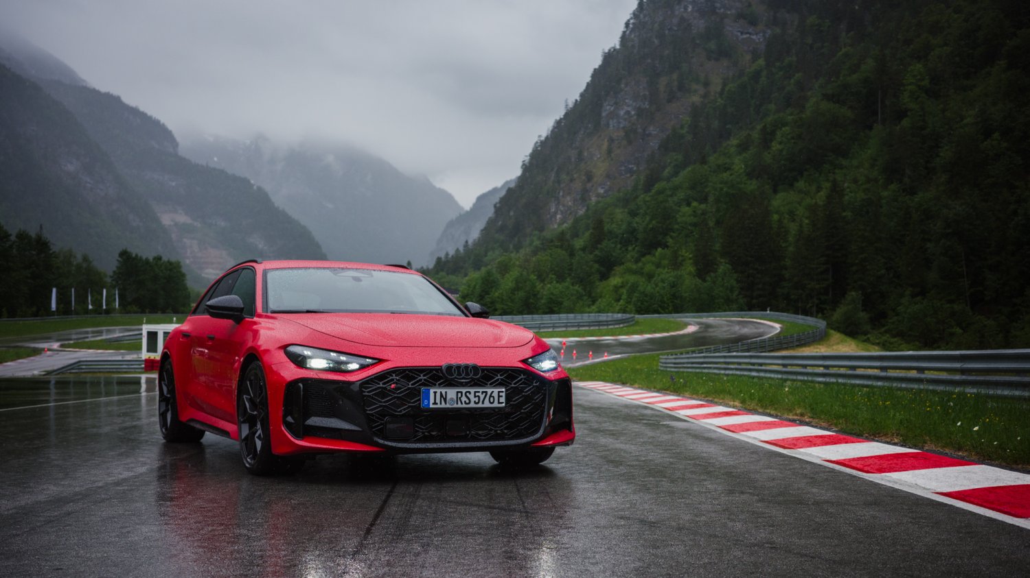 Audi RS 5 to godny następca RS4. Pierwsza jazda obaliła mit i kompletnie zaskoczyła