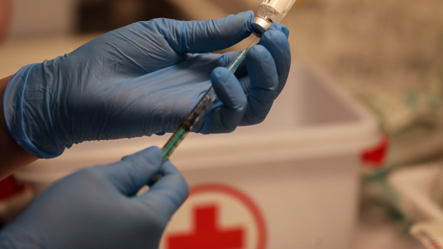 Jak wykazały analizy, szczepionki  Pfizer/BioNTech i AstraZeneca są w ponad 90 proc. skuteczne w zapobieganiu hospitalizacji z powodu wariantu Delta.