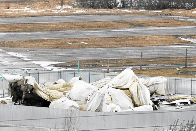 Zespół Macierewicza oskarżył władze o zaniechania przy zabezpieczaniu wraku tupolewa