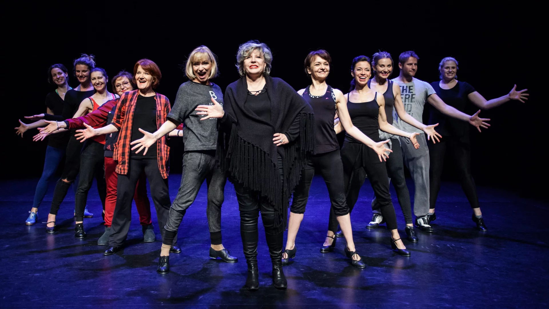 Krystyna Janda z obsadą spektaklu "Lekcje Stepowania" w Teatrze Polonia, 12.12.2016, Warszawa